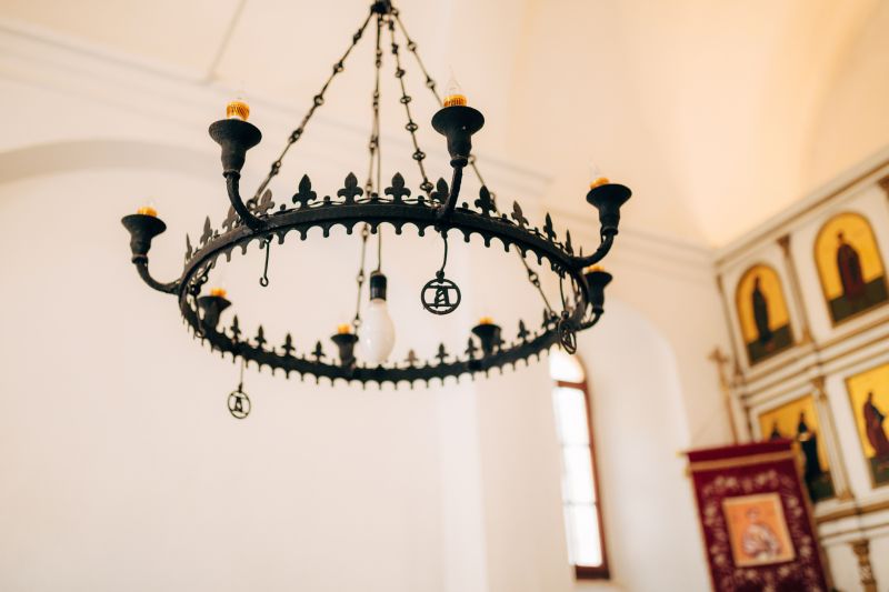 Chandelier Hanging in Kansas City, KS